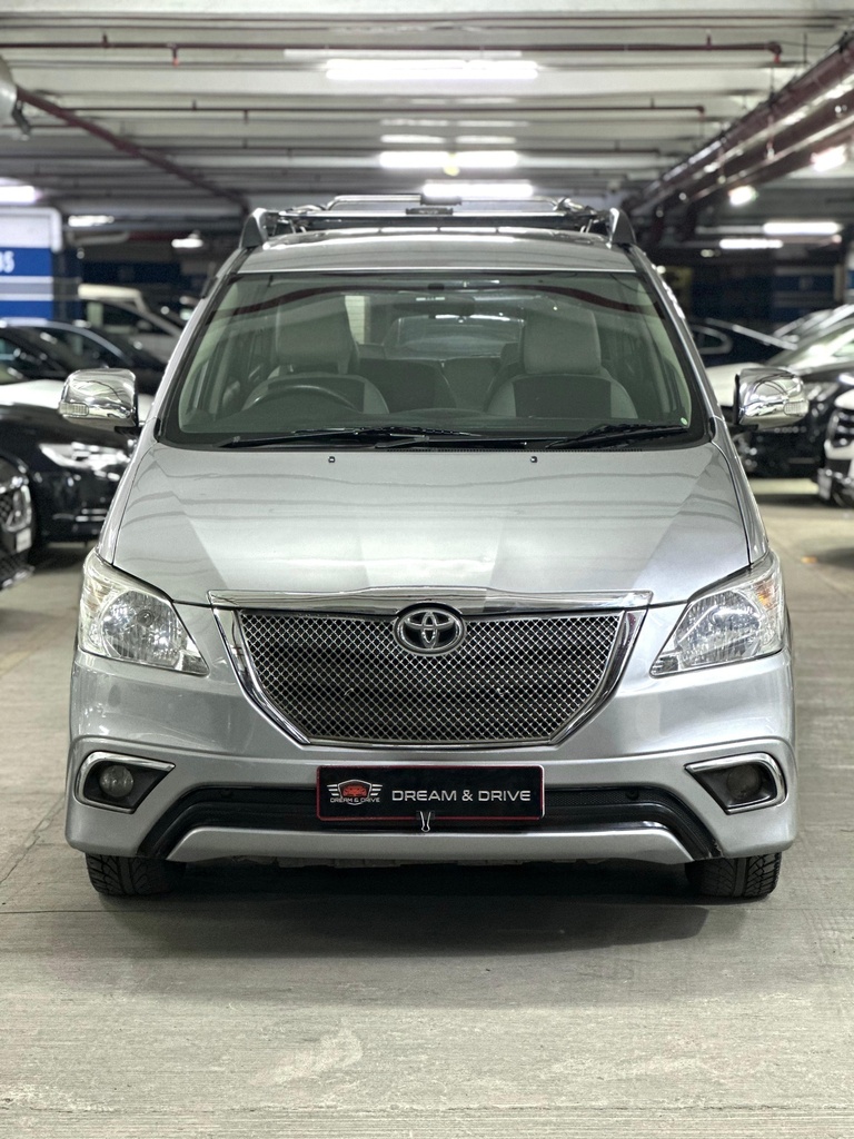 Toyota Innova 2.5 G E4 8STR (2015)