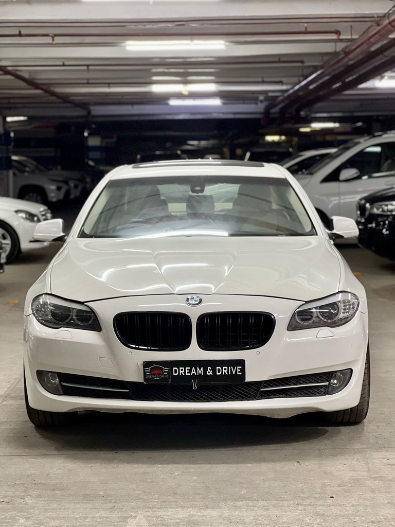BMW 523i (2012)